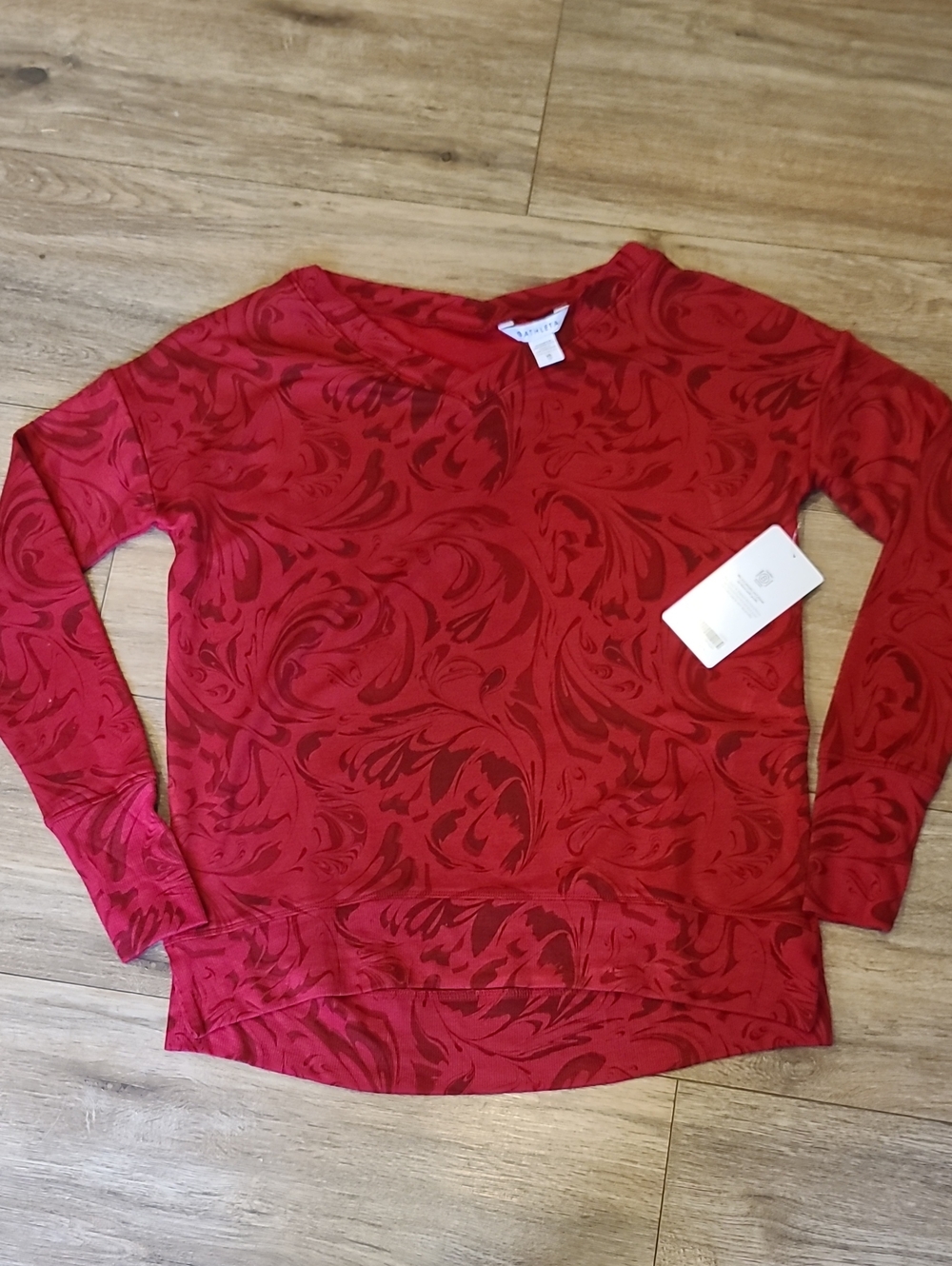 NWT Athleta Coaster Luxe V-Neck Sweatshirt in Agate Red Paisley Xs